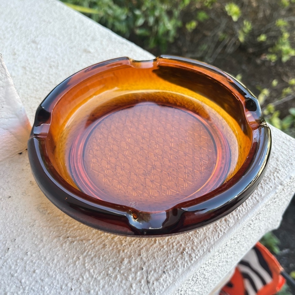VTG 1960-70s Mid-Century Modern Amber Heavy Glass Ashtray Round 6" Cigars Prop - Picture 5 of 11